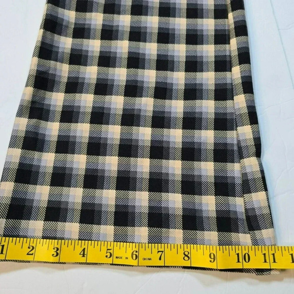 Torrid Plus Size 1R Black & Beige Plaid High-Waisted pocket pixie Flare Pant - Picture 11 of 16